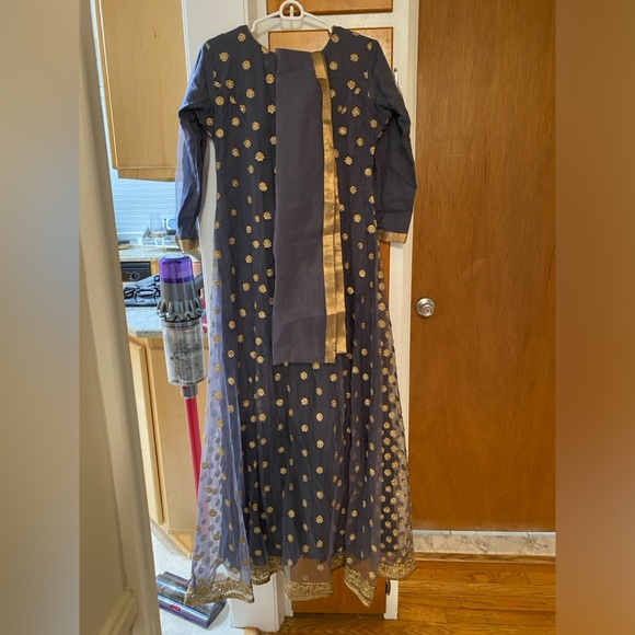 Long sleeve women’s shalwar kameez - Picture 6 of 8